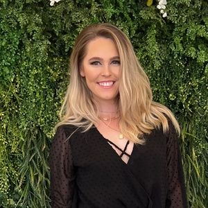 Meet your Posher, Genia